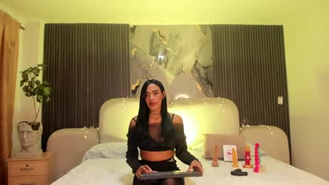 Jazminrusso  online show from May 1, 2026, 6:18 am
