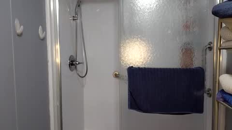 J Nicole online show from April 14, 2026, 4:07 am