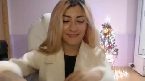 Snapshot of jean_monroe chatting on December 2, 2024, 1:47 am Jean online show from December 2, 2024, 1:47 am