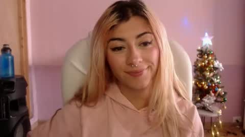 Snapshot of jean_monroe chatting on December 5, 2024, 7:38 pm Jean online show from December 5, 2024, 7:38 pm