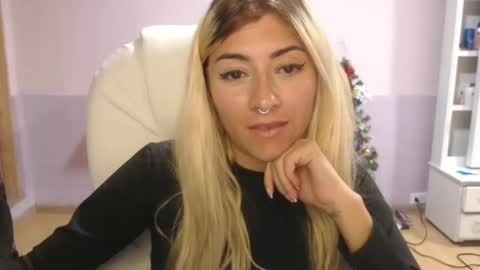 Snapshot of jean_monroe chatting on February 8, 2025, 2:36 am Jean online show from February 8, 2025, 2:36 am