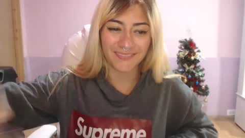 Snapshot of jean_monroe chatting on February 12, 2025, 1:41 am Jean online show from February 12, 2025, 1:41 am