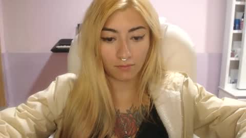 Snapshot of jean_monroe chatting on February 24, 2025, 1:46 am Jean online show from February 24, 2025, 1:46 am