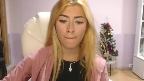 Snapshot of jean_monroe chatting on March 4, 2025, 3:22 am Jean online show from March 4, 2025, 3:22 am