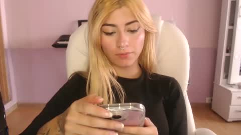 Snapshot of jean_monroe chatting on March 5, 2025, 4:57 pm Jean online show from March 5, 2025, 4:57 pm