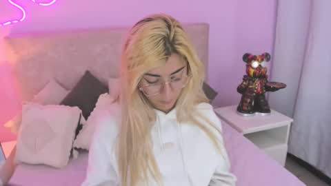 Snapshot of jean_monroe chatting on September 10, 2025, 10:54 pm Jean online show from September 10, 2025, 10:54 pm