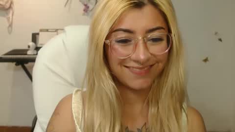 Snapshot of jean_monroe chatting on September 28, 2025, 12:38 am Jean online show from September 28, 2025, 12:38 am