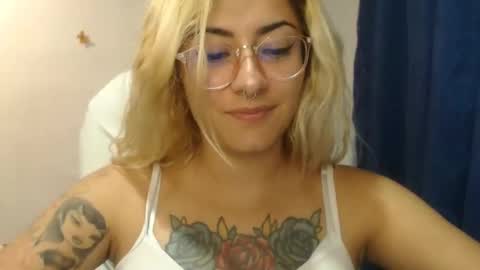 Snapshot of jean_monroe chatting on November 14, 2025, 11:02 pm Jean online show from November 14, 2025, 11:02 pm