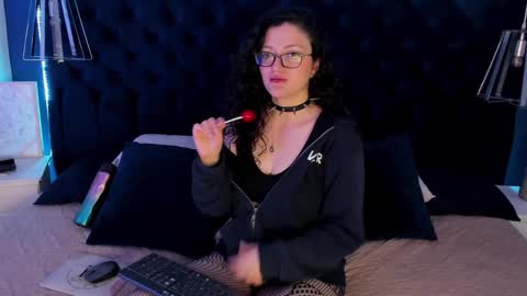 Jean online show from December 29, 2024, 10:36 pm