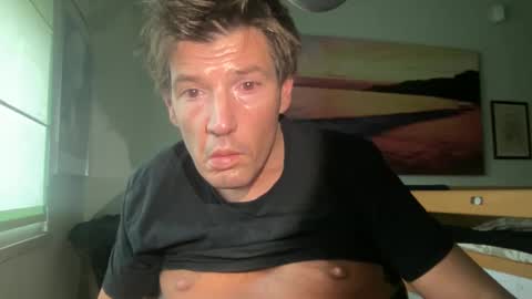 jeanslov online show from January 19, 2025, 2:17 pm