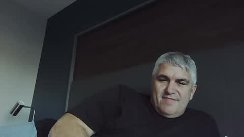 dadbody71 online show from December 20, 2024, 8:01 pm