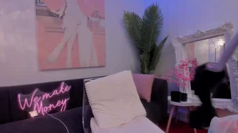 jelly__beanss online show from October 6, 2025, 7:22 pm