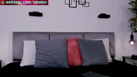 Snapshot of jenalux_ chatting on May 6, 2026, 12:41 am Jennalux online show from May 6, 2026, 12:41 am