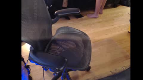 PegMePlease online show from October 31, 2025, 8:21 pm