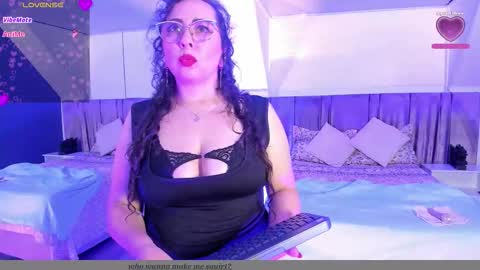 jenifer_cruz online show from March 10, 2026, 5:01 am