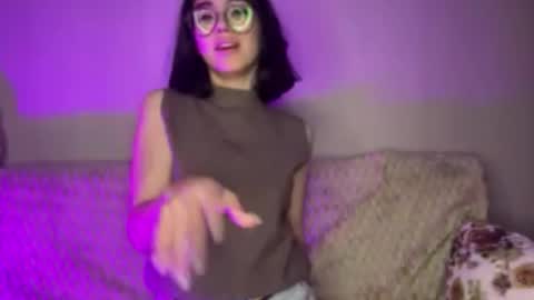 Snapshot of jenifersimon chatting on October 1, 2025, 9:10 pm Jenifer online show from October 1, 2025, 9:10 pm