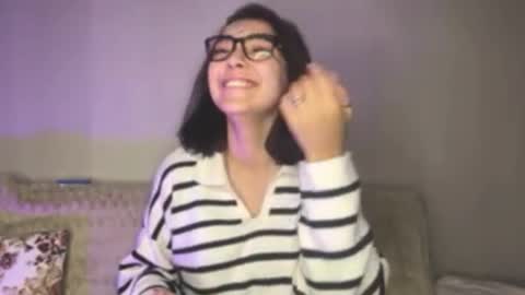 Snapshot of jenifersimon chatting on October 3, 2025, 8:17 pm Jenifer online show from October 3, 2025, 8:17 pm