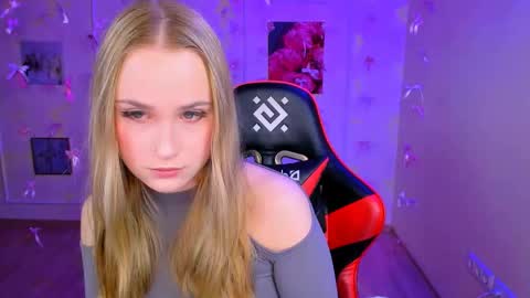 Snapshot of jeniffer_reed chatting on May 10, 2026, 6:24 pm Jenny online show from May 10, 2026, 6:24 pm