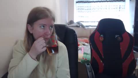 JenisAndPeter online show from November 7, 2025, 7:30 am