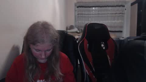 JenisAndPeter online show from April 7, 2026, 6:19 pm