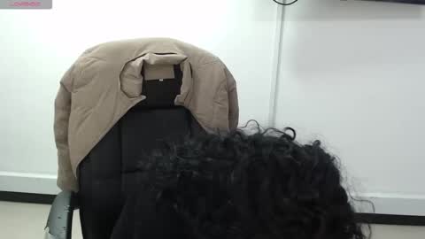 jenn online show from September 23, 2025, 7:50 pm