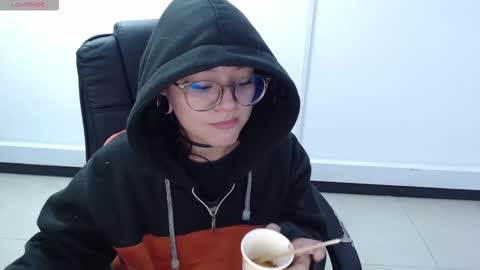 jenn online show from October 14, 2025, 8:53 pm