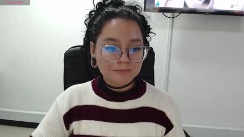 jenn online show from November 13, 2025, 5:01 pm