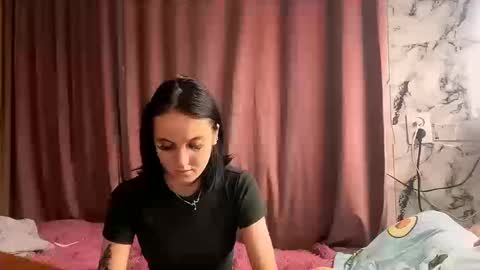 Mia online show from December 17, 2025, 11:16 am