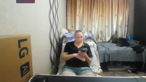 JenniDeep online show from November 18, 2025, 12:20 pm