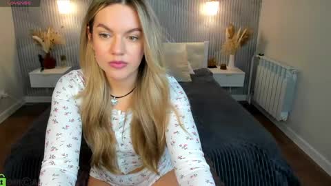 Jennifer Perezz online show from April 13, 2026, 9:48 am