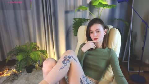 jennyfer_me online show from February 27, 2026, 1:33 pm