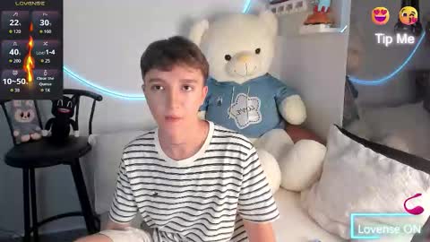 jero independent model online show from March 20, 2026, 5:56 am