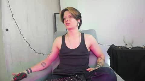 Angelo online show from December 22, 2025, 7:55 pm