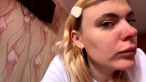 JeslyNomert online show from October 26, 2025, 7:36 am