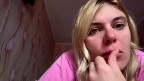 JeslyNomert online show from November 4, 2025, 6:12 am