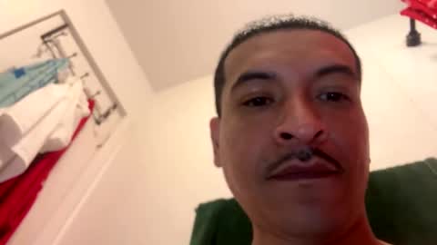 Snapshot of jesselopezcali chatting on December 14, 2025, 8:35 pm Hungjessy online show from December 14, 2025, 8:35 pm