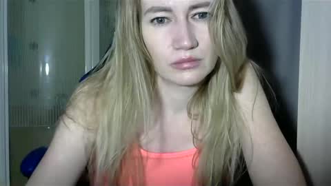 JessFox1 online show from January 8, 2025, 9:55 pm