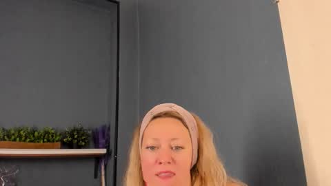 Jessica online show from October 26, 2025, 4:02 pm