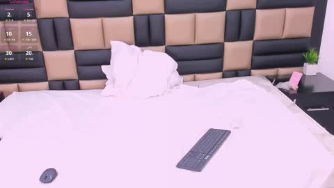 Jessica online show from December 13, 2025, 7:53 pm