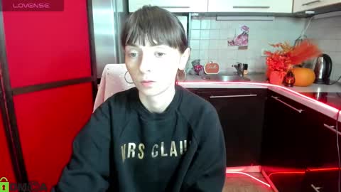 jessicaforris online show from December 1, 2025, 7:46 am