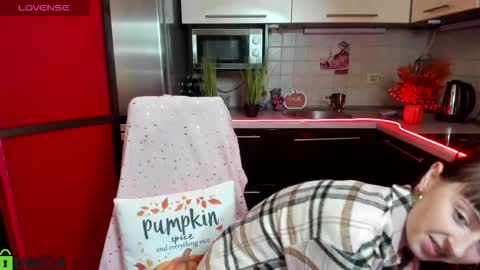 jessicaforris online show from December 4, 2025, 8:01 am