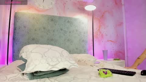 Snapshot of jessicameron chatting on January 15, 2026, 12:26 am JESSI AND NAOMI online show from January 15, 2026, 12:26 am