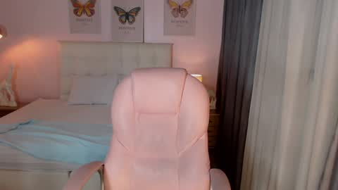 Snapshot of jessie_williams_01 chatting on January 4, 2025, 7:13 am Your Sweet Angel online show from January 4, 2025, 7:13 am