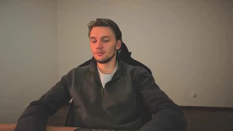 Snapshot of jessierise chatting on October 9, 2025, 8:29 pm JessieRise online show from October 9, 2025, 8:29 pm