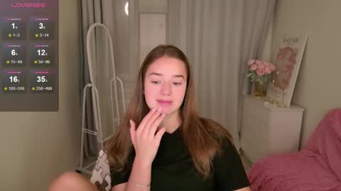 Jessi online show from November 4, 2025, 1:43 pm