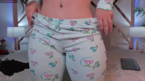 Snapshot of jessiica_stonne2 chatting on November 28, 2025, 5:43 am JESSICA STONNE online show from November 28, 2025, 5:43 am