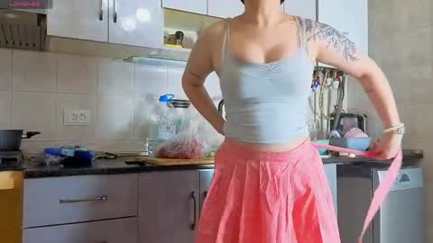 im doing any u want just ask me online show from June 3, 2026, 4:56 pm