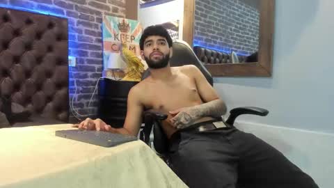 Snapshot of jesus77_ chatting on November 25, 2025, 2:06 pm --- Jesus --- online show from November 25, 2025, 2:06 pm