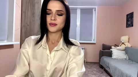 Lea online show from November 8, 2025, 3:23 pm