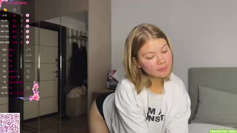 Mona online show from September 17, 2025, 4:08 pm